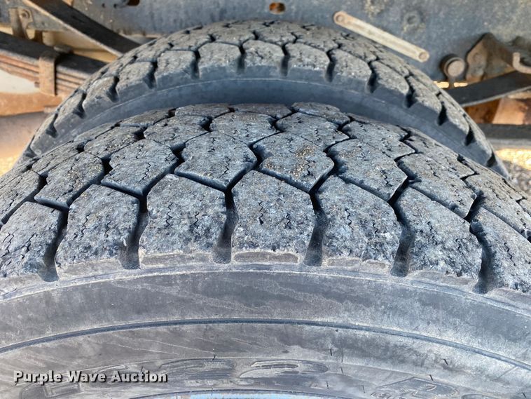 image for item JW9231 2012 Ford F550 Super Duty SuperCab flatbed truck