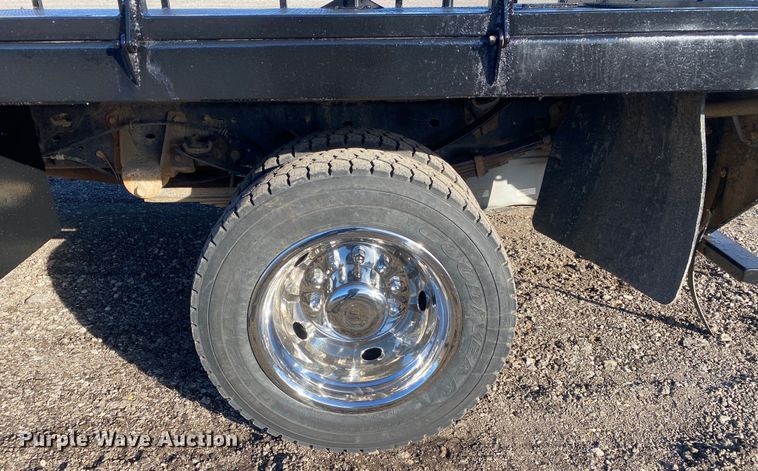 image for item JW9231 2012 Ford F550 Super Duty SuperCab flatbed truck