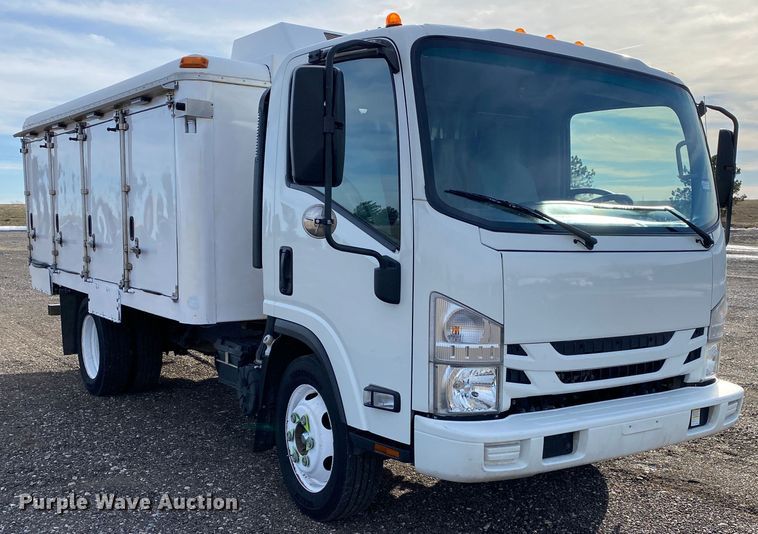 image for item JW9239 2017 Isuzu NPR HD  refrigerated delivery truck