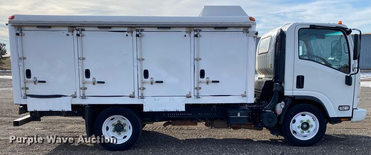 image for item JW9239 2017 Isuzu NPR HD  refrigerated delivery truck