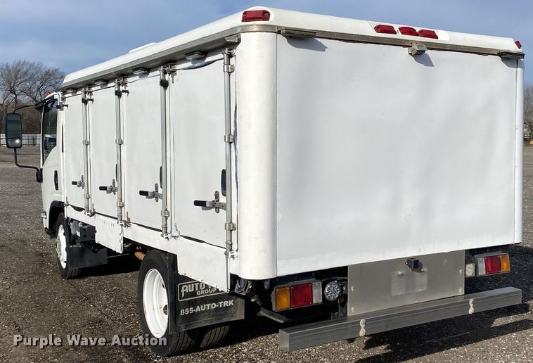 image for item JW9239 2017 Isuzu NPR HD  refrigerated delivery truck