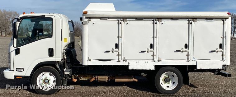 image for item JW9239 2017 Isuzu NPR HD  refrigerated delivery truck
