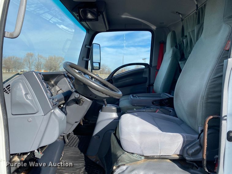 image for item JW9239 2017 Isuzu NPR HD  refrigerated delivery truck