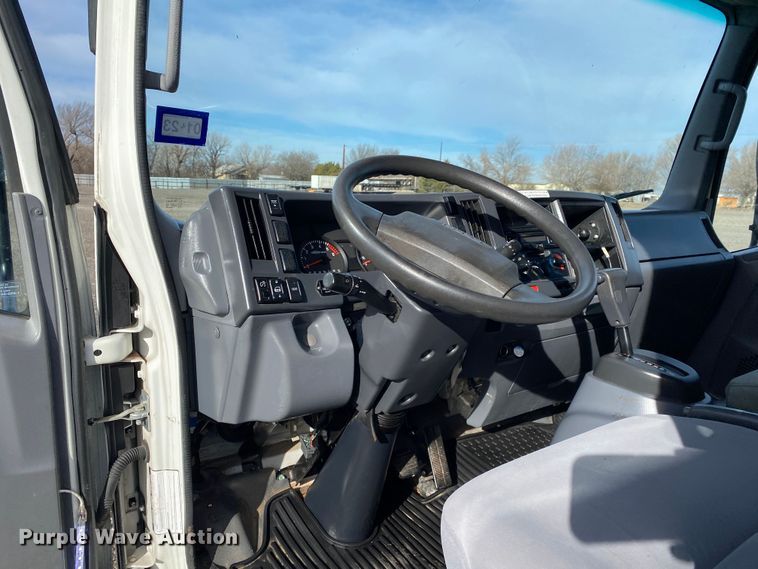 image for item JW9239 2017 Isuzu NPR HD  refrigerated delivery truck