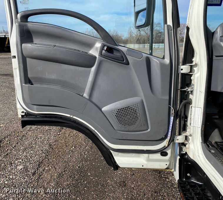 image for item JW9239 2017 Isuzu NPR HD  refrigerated delivery truck