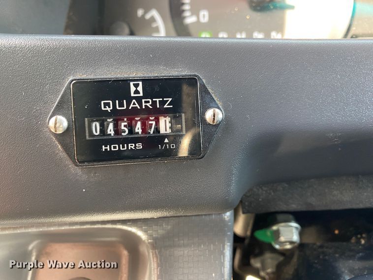 image for item JW9239 2017 Isuzu NPR HD  refrigerated delivery truck