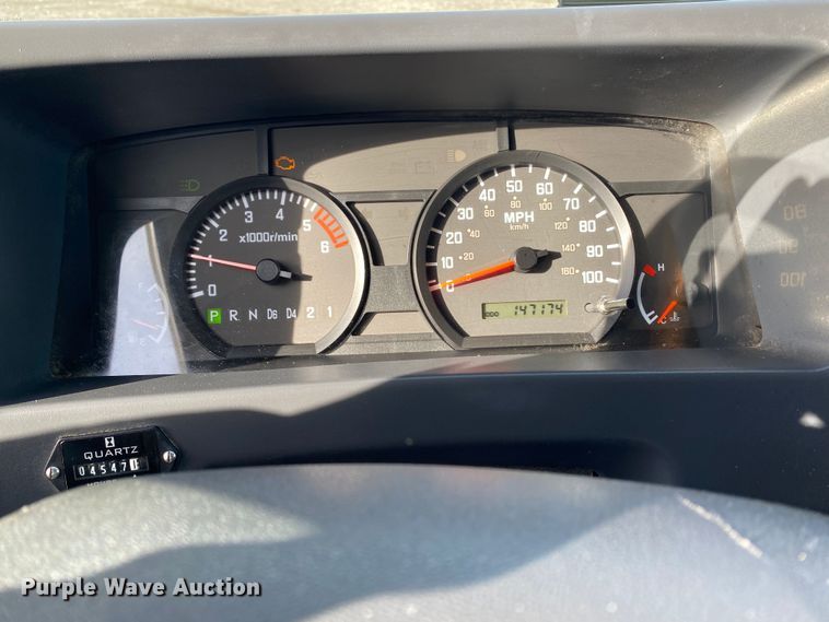 image for item JW9239 2017 Isuzu NPR HD  refrigerated delivery truck