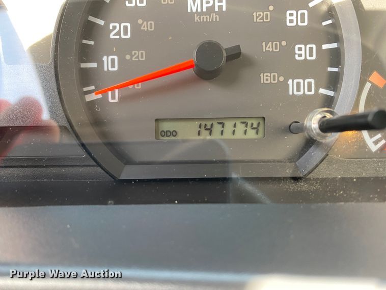 image for item JW9239 2017 Isuzu NPR HD  refrigerated delivery truck