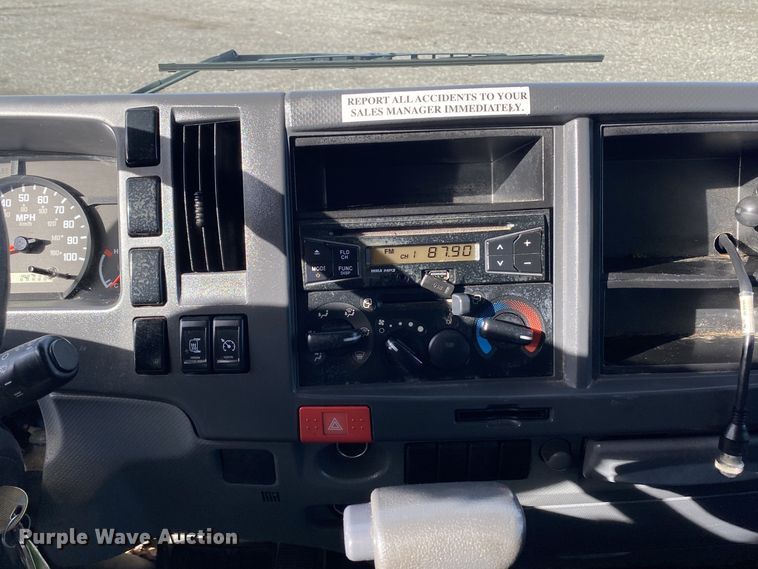 image for item JW9239 2017 Isuzu NPR HD  refrigerated delivery truck