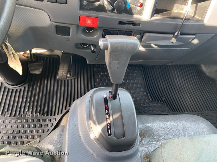 image for item JW9239 2017 Isuzu NPR HD  refrigerated delivery truck