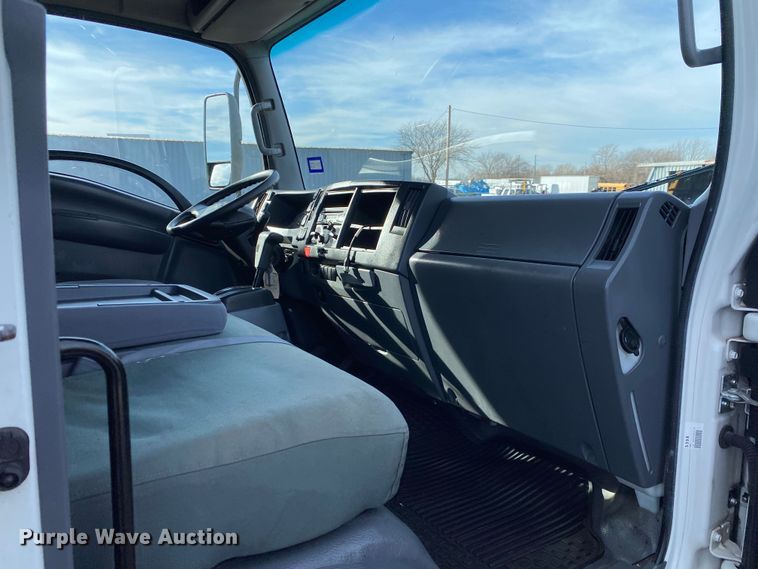 image for item JW9239 2017 Isuzu NPR HD  refrigerated delivery truck