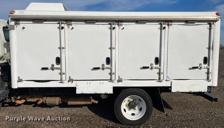 image for item JW9239 2017 Isuzu NPR HD  refrigerated delivery truck