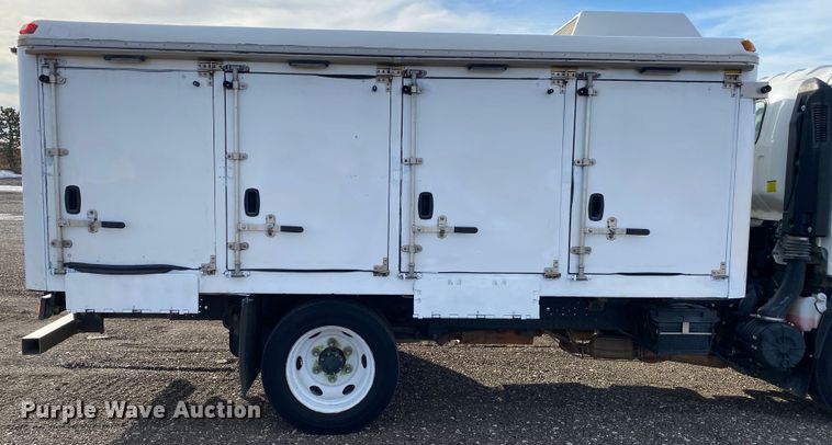 image for item JW9239 2017 Isuzu NPR HD  refrigerated delivery truck