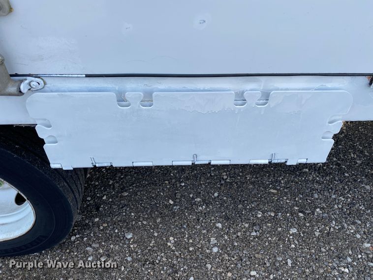 image for item JW9239 2017 Isuzu NPR HD  refrigerated delivery truck