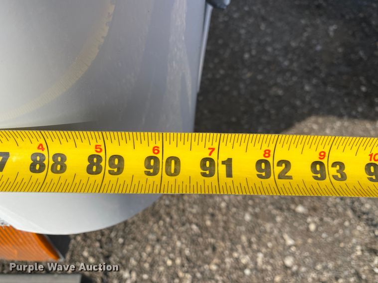 image for item JW9239 2017 Isuzu NPR HD  refrigerated delivery truck