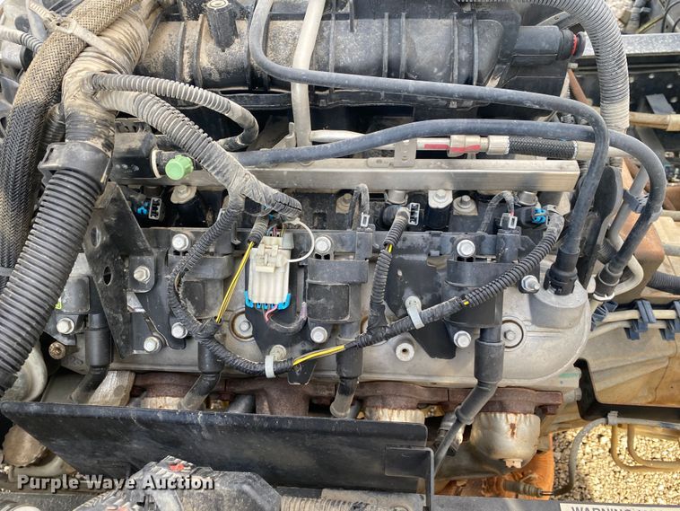 image for item JW9239 2017 Isuzu NPR HD  refrigerated delivery truck