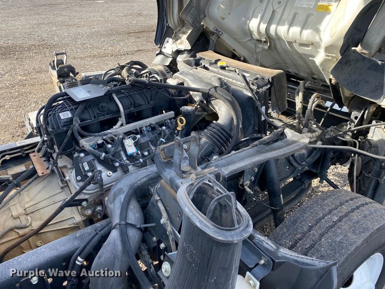 image for item JW9239 2017 Isuzu NPR HD  refrigerated delivery truck