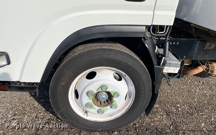 image for item JW9239 2017 Isuzu NPR HD  refrigerated delivery truck