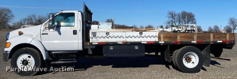 image for item JW9244 2006 Ford F650 Super Duty  flatbed truck