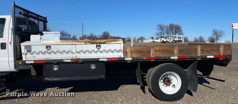 image for item JW9244 2006 Ford F650 Super Duty  flatbed truck