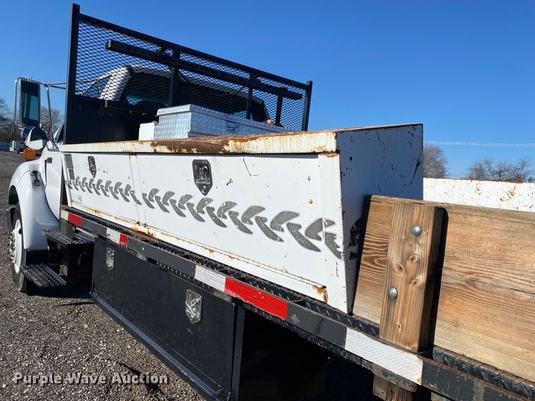 image for item JW9244 2006 Ford F650 Super Duty  flatbed truck