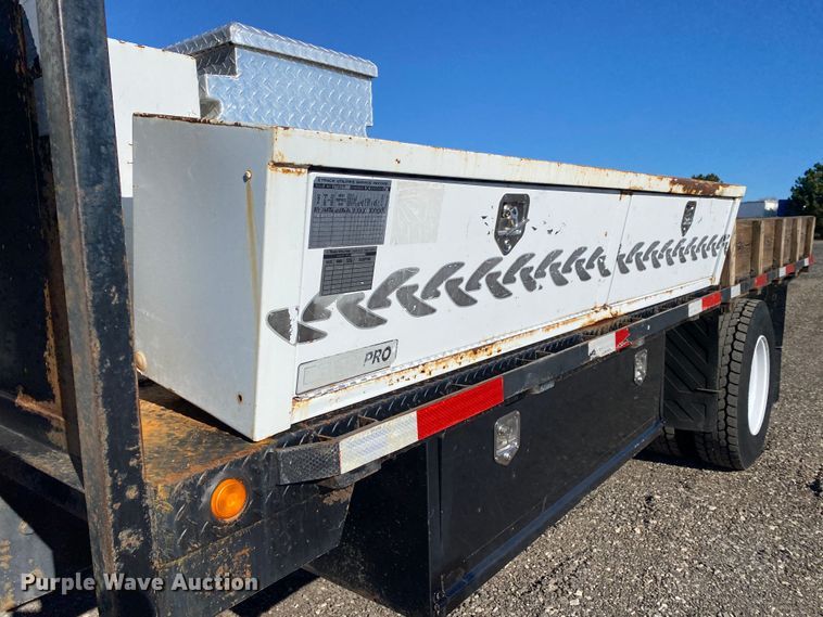 image for item JW9244 2006 Ford F650 Super Duty  flatbed truck