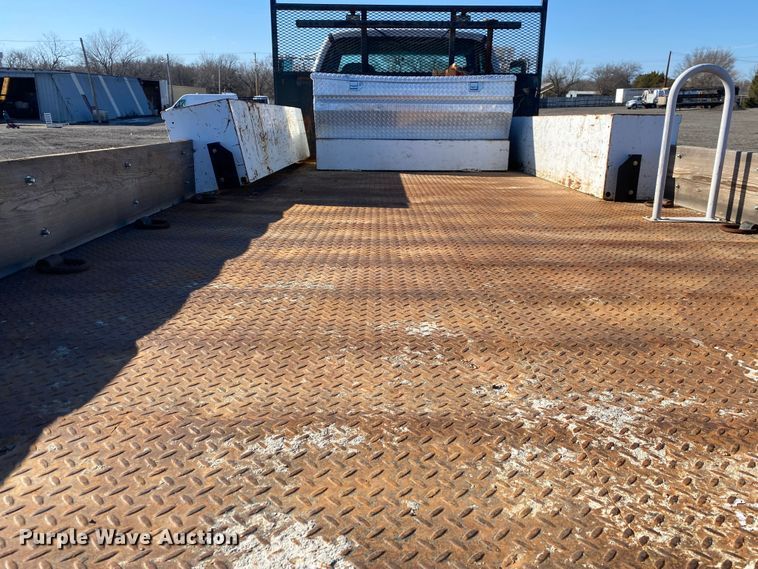 image for item JW9244 2006 Ford F650 Super Duty  flatbed truck