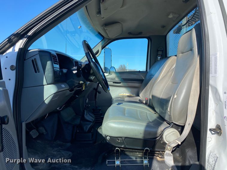 image for item JW9244 2006 Ford F650 Super Duty  flatbed truck