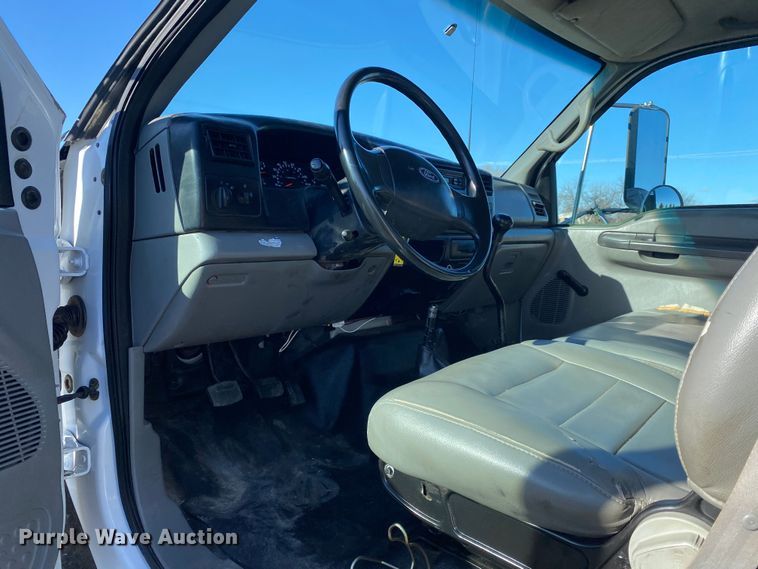 image for item JW9244 2006 Ford F650 Super Duty  flatbed truck