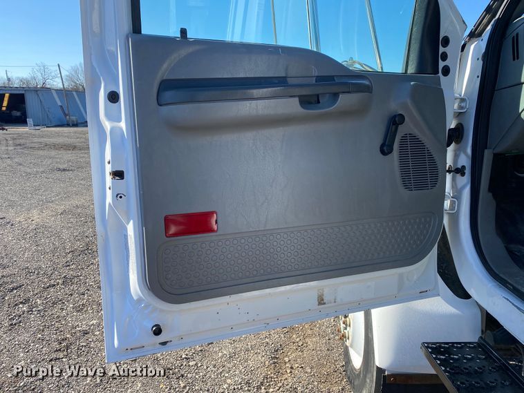 image for item JW9244 2006 Ford F650 Super Duty  flatbed truck