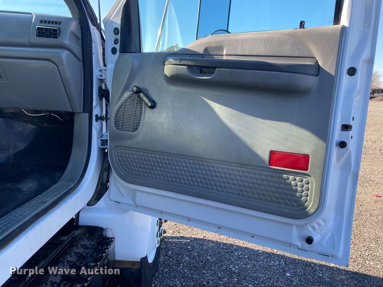 image for item JW9244 2006 Ford F650 Super Duty  flatbed truck