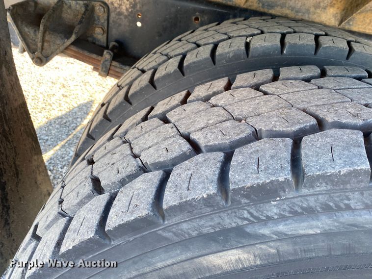 image for item JW9244 2006 Ford F650 Super Duty  flatbed truck