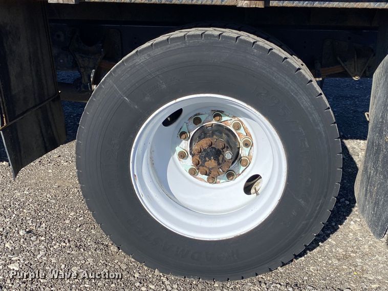 image for item JW9244 2006 Ford F650 Super Duty  flatbed truck