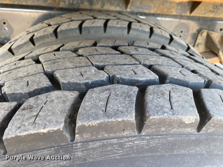 image for item JW9244 2006 Ford F650 Super Duty  flatbed truck