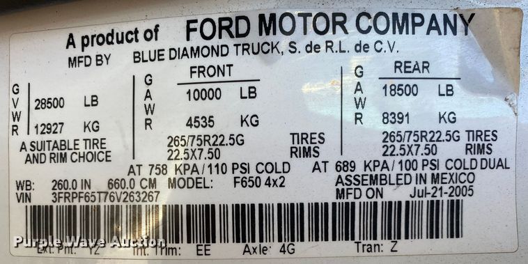 image for item JW9244 2006 Ford F650 Super Duty  flatbed truck