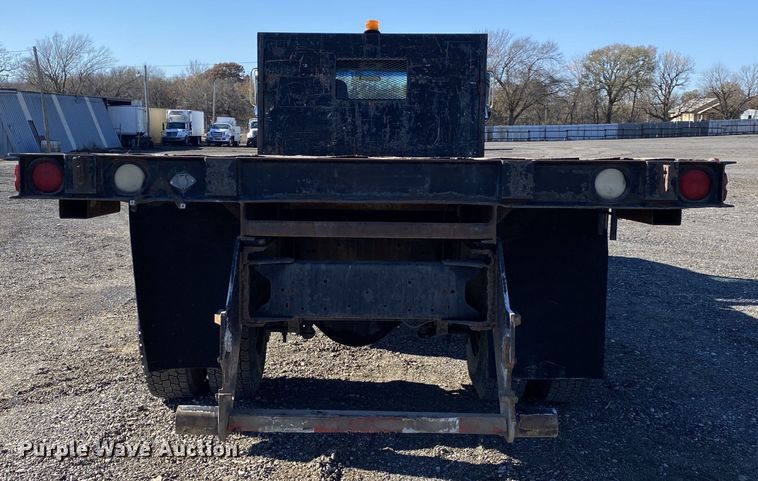 image for item JW9278 2002 GMC C7500  flatbed truck