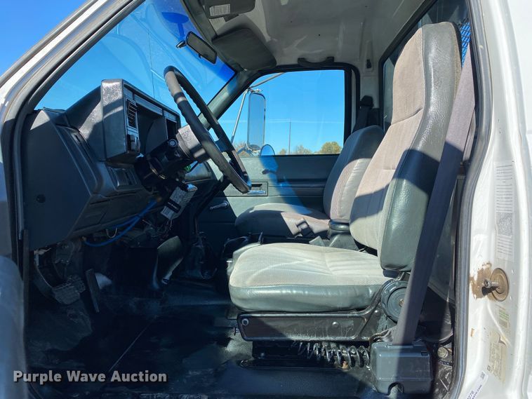 image for item JW9278 2002 GMC C7500  flatbed truck