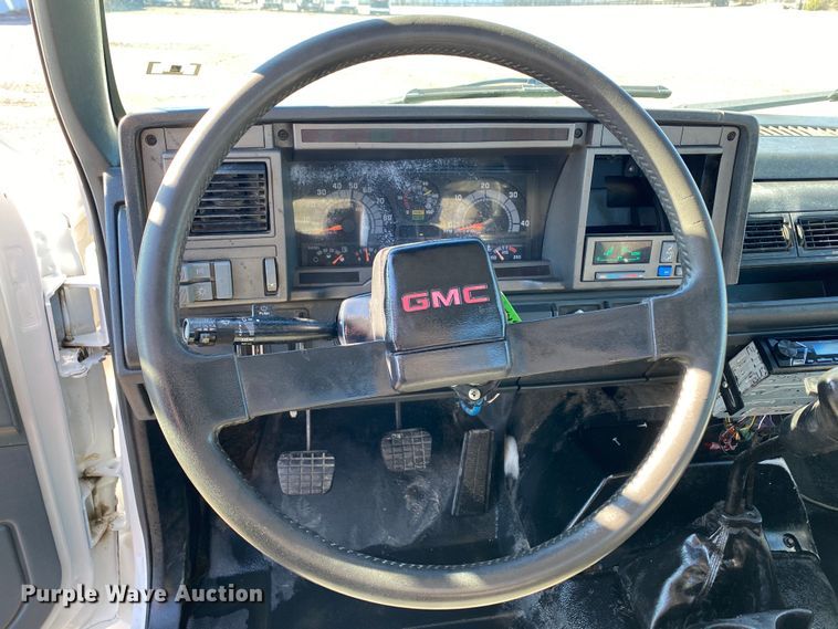 image for item JW9278 2002 GMC C7500  flatbed truck