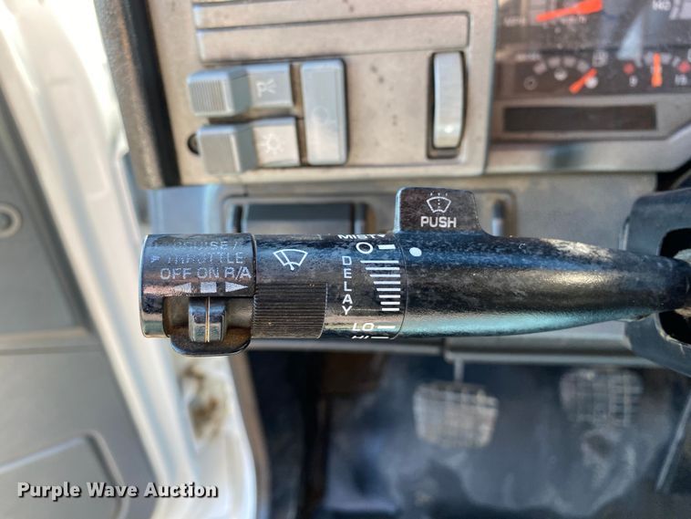 image for item JW9278 2002 GMC C7500  flatbed truck