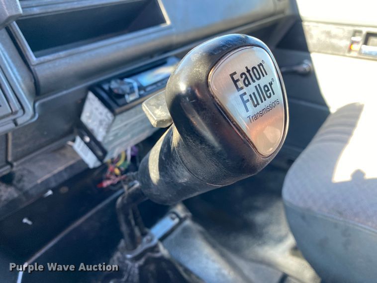 image for item JW9278 2002 GMC C7500  flatbed truck