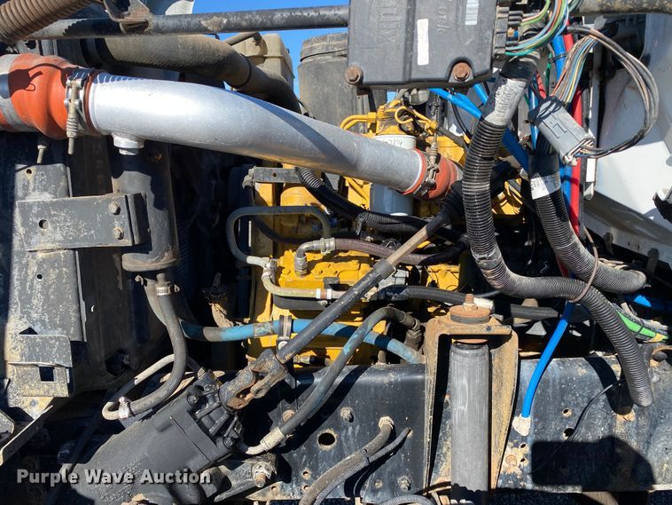 image for item JW9278 2002 GMC C7500  flatbed truck