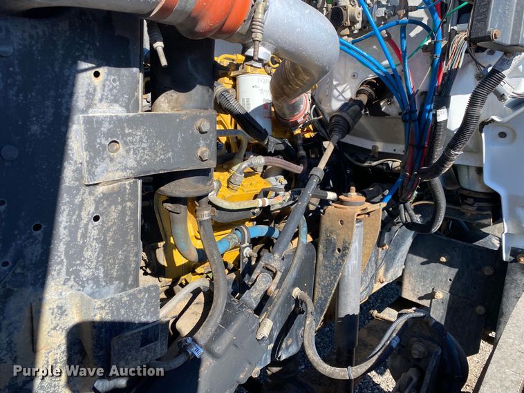 image for item JW9278 2002 GMC C7500  flatbed truck