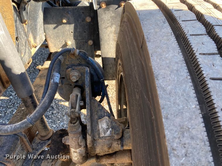 image for item JW9278 2002 GMC C7500  flatbed truck