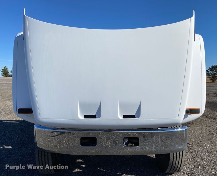 image for item JW9278 2002 GMC C7500  flatbed truck