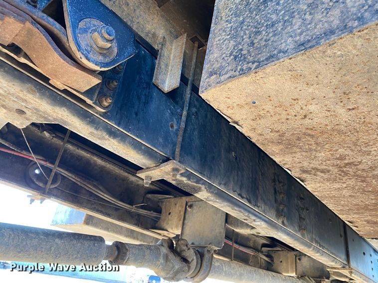 image for item JW9278 2002 GMC C7500  flatbed truck