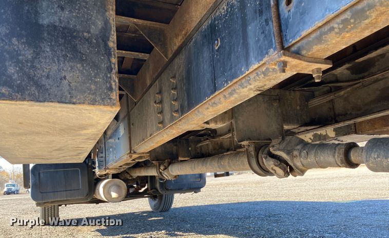 image for item JW9278 2002 GMC C7500  flatbed truck