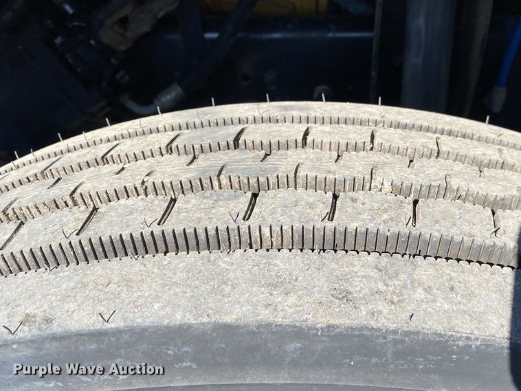 image for item JW9278 2002 GMC C7500  flatbed truck