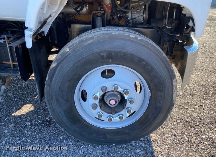 image for item JW9278 2002 GMC C7500  flatbed truck