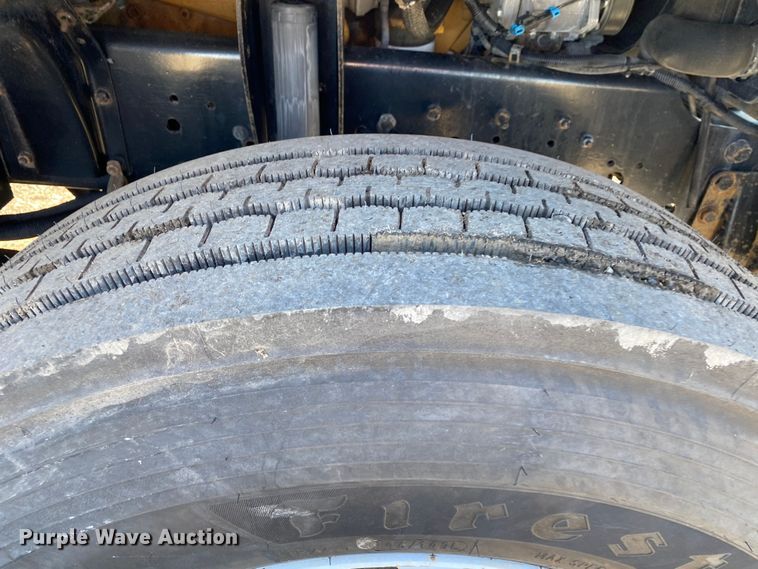 image for item JW9278 2002 GMC C7500  flatbed truck