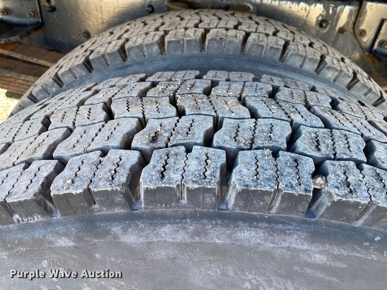 image for item JW9278 2002 GMC C7500  flatbed truck